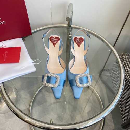 400 roger Vivier Ss New Arrival～ rv 早春夏缎面钻扣 Slingback新品后空单鞋 顶级品质 缎面搭配钻扣，高级感拉满 小羊