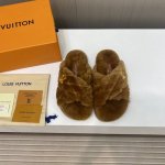 出厂价 顶级品质 2024专柜最新款毛毛拖 Lv Fw23 New Arrival ～毛毛鞋半拖毛拖 Winterbreak Comfert 平底拖鞋 Lv 字