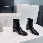 高品质出厂 ！顶级品质chanel香奈儿24Ss秋冬经典新品弹力皮粗跟短靴！经典永不过时！顶级品质 非市面弹力pu 时尚圈的绝绝子 搭配将演绎着细致 极简 永不
