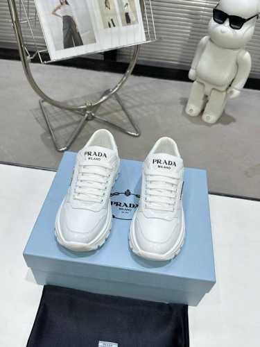 PRADA 普拉达新品，实力来袭！众多网红同款，时髦百搭nice单品，意大利专柜代购原版鞋开发，1比1照足原味复刻。今年的主题就是不被定义 通过简单简洁体现质感