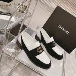 出厂 Chanel香奈儿22K秋冬最新 vintage复古双C扣链条小金球乐福鞋 梦回校园系列，岁末明星同款，上脚秀气，脚感无敌好穿，小圆头大气简约，鞋面拼皮设
