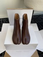 东莞代购级 Maisonmargiela Mm6 马吉拉分趾系列低跟分趾靴 代购同渠道硬货 区分市场low版 原版套楦鞋型很经典，不管是价格还是品质通通秒杀市场