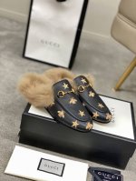 出厂价皮底 Gucci 古奇 光面半拖 ，鞋面材质 皮面，内里垫脚全羊皮，2色入选，系列拖鞋已成为gucci系列的主打单品，别出心裁而充满摩登气息，配饰是对马衔