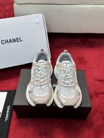 Chanel香奈儿联名迪奥老爹鞋， 2025专柜顶级休闲款运动鞋这款经典设计；鞋面多种工艺电绣的风格；大底却时尚运动；不平凡的拥入了多种配色元素 多元化混搭非常