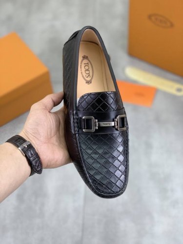 工厂价P250 【实价】专柜同款《Tod's》托德斯豆豆鞋 顶级代购男士 专柜同步 发售， 意大利进口顶级原版小牛皮头层猪皮内里 原厂特供原版底，做工精细 无可
