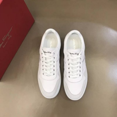 Salvatore Ferraga** 男士低帮时尚运动鞋，这款休闲鞋结构新颖，由柔软的小牛皮拼接磨砂牛皮＋头层羊皮里制作，鞋面的撞色元素凸显大胆前卫气息，鞋内