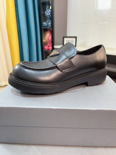 出厂价 Prada 普拉达皮鞋 顶级代购 意大利进口原版定制开边珠牛皮面、全进口水染透气牛皮里垫、原厂特供原版成型底超级舒适，码数：38-44
