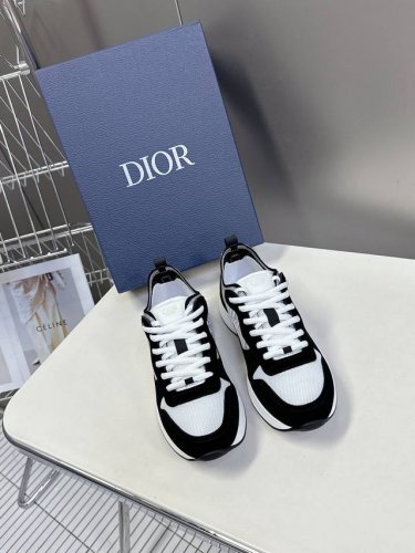 Dior 迪奥 经典B25系列runner休闲 运动鞋 跑步鞋已经调整到极致 大底升级 面料升级 舒适度全面升级！原版购入开发 做货 这款 B25 Runner