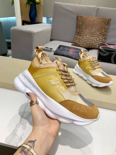 范思哲一代 Versace 情侣款！时尚单品经典永不过时！再入原版升级。很多细节方面改善！不断更新！女码35-41-男码39-46