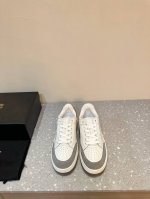 皮面 Saint Laurent圣罗兰 Ysl-Sl 61系列 休闲 运动鞋 小白鞋 原版购入开发 做货 Sl 61系列 低帮系带运动鞋，鞋面点缀多孔皮革，拉环