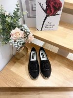 新品 CHANEL香奈儿 25ss 新款早春双c拼色 羊皮渔夫鞋原版开发，正品工艺，手工折边后缝合，纯手工缝马克线，鞋正中间的双C logo点缀恰到好处，简约大