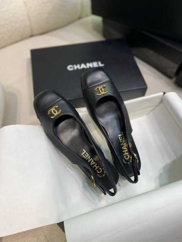 上新chane* Coco小香羊皮拼色后空高跟凉鞋 顶级版轻盈漫步，优雅随行！鞋面纳帕羊皮面料，触感细腻，拼色方头设计勾勒时尚轮廓，经典双c徽标诉说品牌魅力，绵