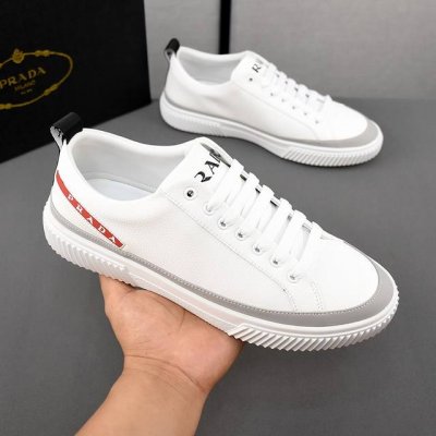 普拉达 Prada 。引爆全场！不断创新的国际品牌 此款男士休闲鞋，原版版本，专柜一比一牛皮材质，皮垫脚橡胶防滑大底，透气舒适以质量说话38-44