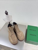 BOTTEGA VENET*女士 Astaire 短靴 原版一比一做法 一致五金杏色 当今流行的又一趋势 天花板啦双色百搭 精致平底 包裹面料 用心设计 绝不马