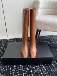 代购级 Jil Sander 吉尔.桑达 24Ss 经典秋冬火爆方头长靴 极简主义的设计风格无疑又是个百搭款 完全可以承包你秋冬所有衣服的搭配 上脚即显瘦又高级