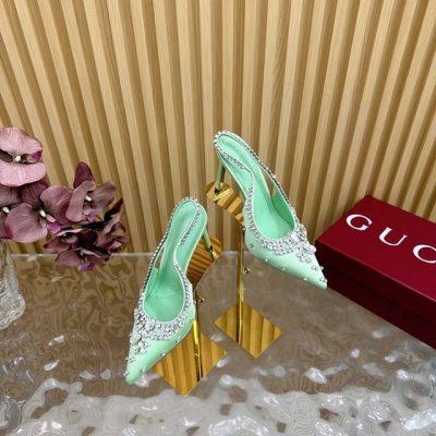 2025开春 新款首发美得挪不开眼2025专柜同步春夏新款Gucci 25S春夏新品水钻糖果色 后带凉鞋高跟 超闪水钻 G家在体现高级感这块 总让人大写的服气看