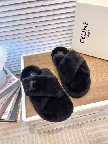 冲量价: Celine 塞琳 秋冬新款毛毛鞋 赛琳又让我重新爱了它一次！这季节美鞋太多这款毛拖真的是让我无法自拔真太可爱了～ 面料：欧洲进口羊毛，鞋面和踮脚lo