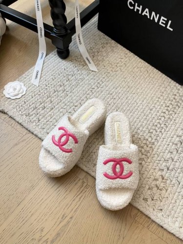 Chanel 24K早秋新款坡跟厚底拖鞋 顶级版本！真羊绒 非市面上的假绒 6Cm 增高显腿长！上脚秒变170 进口羊绒毛 手感细腻柔软丝滑 原版开模橡胶底 码