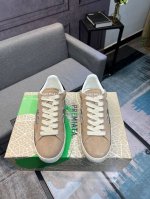 premiata 普瑞米亚达 时尚、运动、休闲、慢跑、情侣鞋。 普瑞米亚达意大利名品百年历史，所有工艺全手工打造，米“字一样的logo简称米字鞋。完美的融合了传