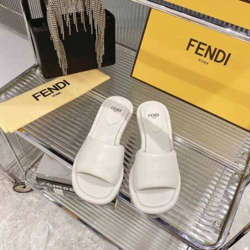 最新Fendi芬迪系列水台拖鞋顶级上新啦 每年必备FF拖今年还加了新的水台系列，美到无法言喻绝好的穿着舒适感可是经典必备，各种风格搭配都Hold的住！欢迎下单材