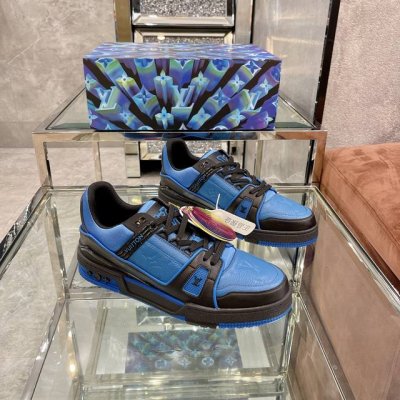 顶级版本 上线男款39-44 45.46 Virgil Abloh 向篮球鞋设计汲取灵感，推出标志性 LV Trainer 运动鞋，经典的花纹富含着整体的特性，