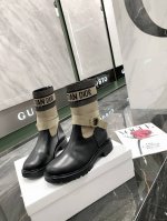 2024年dior 迪奥秋冬最新走秀款 原版 1：1，这一季的品牌时装秀，靴子方面，最大的亮点就是这款靴子 拼色的设计独特兼百搭独家开模，3Cm的跟高，上脚美爆