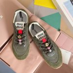 顶级版本：女款 无饰品-20 MiuMiu缪缪 最新Tyre系列 休闲 运动鞋 德训鞋 饼干鞋原版购入开发 做货 这款Tyre集优雅气质与运动功能于一身。动感橡