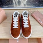 出厂 MiuMiu缪缪2025早春最新走秀款 休闲 运动鞋 阿甘鞋 德训鞋原版购入开发 做货 这款休闲运动鞋引起关注，MiuMiu缪缪在各大品牌中脱颖而出的四季