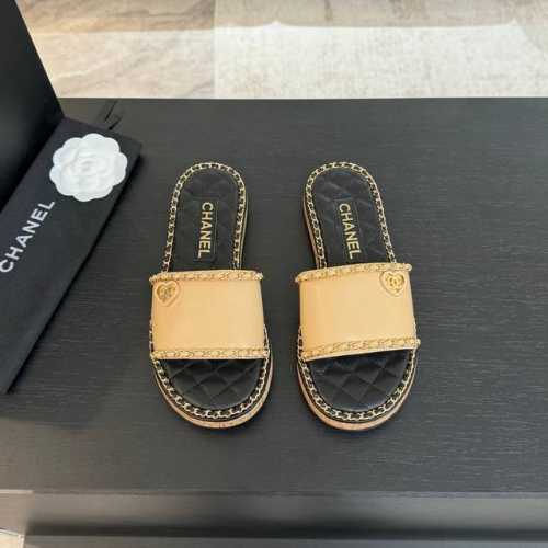 CHANE*｜小香25C春夏新品度假厚底链条双C爱心凉拖拖鞋这一季度假凉拖系列真的超美 搭配链条双C五金装饰 简约百搭上脚超级美的 怎么看怎么好看 Go 材质：