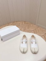 布面 ，皮面 ，Maisonmargiela 马吉拉 Mm6 分趾鞋休闲小白鞋！文艺风，靓丽多彩少女感扑面而来，不容错过的时尚单品 简单又有格调的美 跑量扛把子