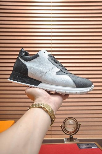 出厂价 Louis Vuitton 原单 新款lv路易威登 * 顶级版本 Lv经典潮鞋！选用进口原版牛皮 水染牛皮内里.原版耐磨橡胶大底！高品质精品！码数38-