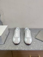 Brunello Cucinelli 25ss早春新款 系带系列 休闲鞋 极简主义风格，纯手工串联珠链配饰！复古又高级！简约又大气，属于非常耐看的款式！高级百搭