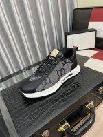 出厂价： GUCCI 古奇男鞋休闲鞋绝对火爆潮男的极致搭配单品！超质感魅力挡不住，主推款，花皮色彩亮丽！鞋面选用优质牛皮搭配品牌面料，猪皮内里垫脚， 耐磨橡胶底