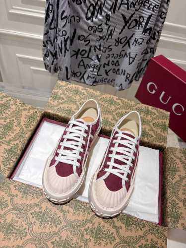 出厂 Gucci 25S最新款厚底帆布鞋，春夏季最热门 经典升级更耐看，上脚舒适 面料：牛仔帆布面 内里：透气布内里，中间层贴Pu皮 里外布面都不会皱 大底：原