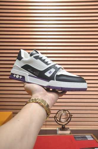 出厂价 原版开发 品质出货 欢迎对比 Lv板鞋系列 Lv Trainer Maxi运动鞋将成衣系列的宽松廓形引入virgilabloh笔下的lvtrainer运