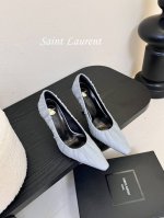 Saint Laurent 圣罗兰Lee金属钻链条尖头高跟鞋YSL姐姐的美丽尤物高跟鞋 又是人间圣罗兰 Rose同款的高跟鞋化很好修饰脚型，奢华金属链 这几年S