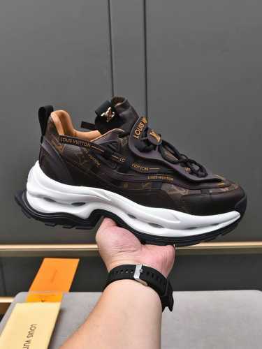 出厂价 牛里louis Vuitton 路易威登新品米兰时装走秀款lv家标志，大咖风范，时尚潮人必备进口材料牛皮水染牛里特供大底码数38-44 45 46定做