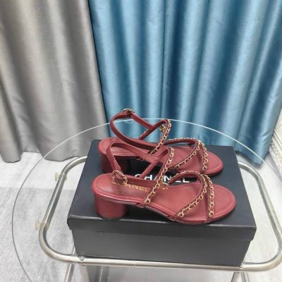 厂价P Chane*｜小香25P春夏新品 双C链条粗跟凉鞋 链条凉鞋今年的大爆款 已被它的美貌折服得随性自然 又有香家经典的霸道 从皮质到五金满满的高级感 上脚