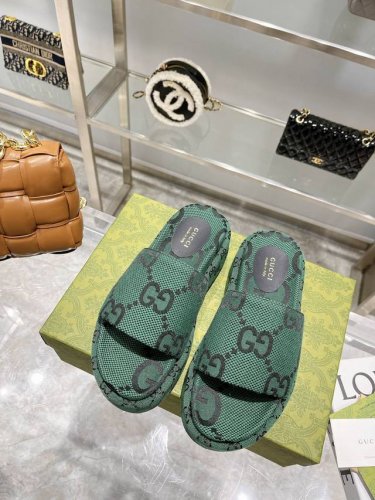 古奇gucci高版本最新限量厚底拖鞋 顶级品质发售 购入正品开发 . 材质.工艺与原版一致鞋面：原版提花工艺内里：混种羊皮大底：意大利私模大底码数：35-40码