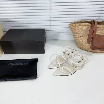 高品质出厂猫跟 ！小众潮牌网红款 Jil Sander 吉尔 桑达早春凉鞋系列！春夏最新爆款时髦猫跟尖头带子凉鞋 这款真的绝了 时髦到飞起 想不到有任何理由可以