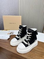 高品质出厂 INUIKII新款高帮饼干鞋！主打好看 ，标志性解构化廓形，鞋身以简约立体线条，鞋面覆盖透气帆布面料，注入上层柔 软提升脚感，采用廓形橡胶厚底，穿着