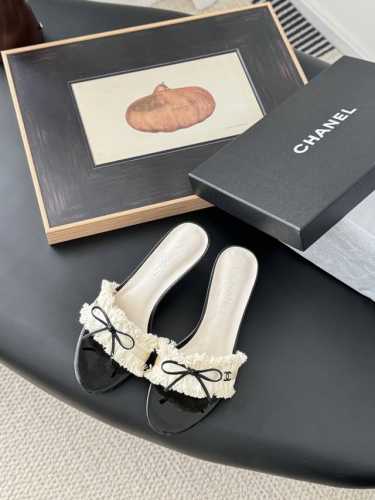 Chanel Vintage中古系列凉鞋简约而不简单的款，上脚特别显脚细。鞋面定制面，内里垫脚羊皮，真皮大底。跟高7Size:35-39 其它码数定做