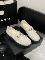 出厂： Chanel 香奈儿 早春新款 字母乐福鞋 一脚蹬乐福鞋 厚底单鞋 春季香家必备爆款，女神系列，拥有香家特色优雅名媛气质，超级耐看，让人无法抗拒，心动