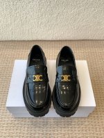 Celine乐福鞋 25ss 最新爆款 赛琳真的是开了挂、太有特色了今年必须要入手一双celine乐福鞋 ，复古风经典款 超级百搭 简单大气 无论裙装裤装都能随