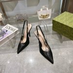 2024-6 克 羊 35-41 这款Gucci Signoria系列浅口鞋以佛罗伦萨中心广场命名，焕新再现品牌发源地的经典优雅格调。这款鞋履匠心尖头设计和吸睛