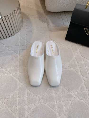 出厂价390 Prad*新款小方头穆勒半拖鞋 上脚真的很显瘦 气质小姐姐的心头爱 绝绝子好看 鞋面牛皮 内里垫脚羊皮 意大利真皮大底 尺码35-39（34 40