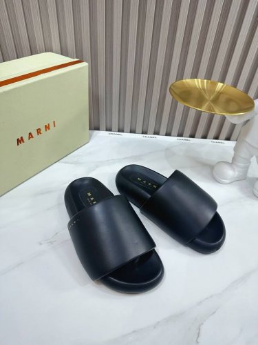 冲量价 Marni 新品 全新设计风格，原版定制，大气时尚 面料 羊皮 内里 羊皮 鞋底 原版原色橡胶大底 优雅风格 创造不一样的感觉 专柜包装 简约气质款式！