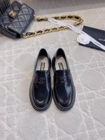 出厂价 Chane*新款钻扣乐福鞋 经典logo装饰简约大气 精致的高级感 学院风百搭又减龄 各种穿搭都能驾驭 鞋面牛皮 内里垫脚羊皮 意大利真皮大底 尺码35