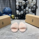 出厂 春夏秋冬四季空调鞋 人手必备的一款家居柔软羊毛拖鞋！ 品牌ugg 采用a级羊毛精心制作 二次发泡eva原版大底 高端品质 码数：35-40