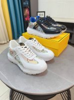 出厂价 Fendi 芬迪经典舒适男士，这款复杂的运动鞋是由柔软的小牛皮真皮内里原版超轻橡胶材质粗纹大底 这种独特的轻薄风格适合这个季节的随意而精致的感性，上脚舒